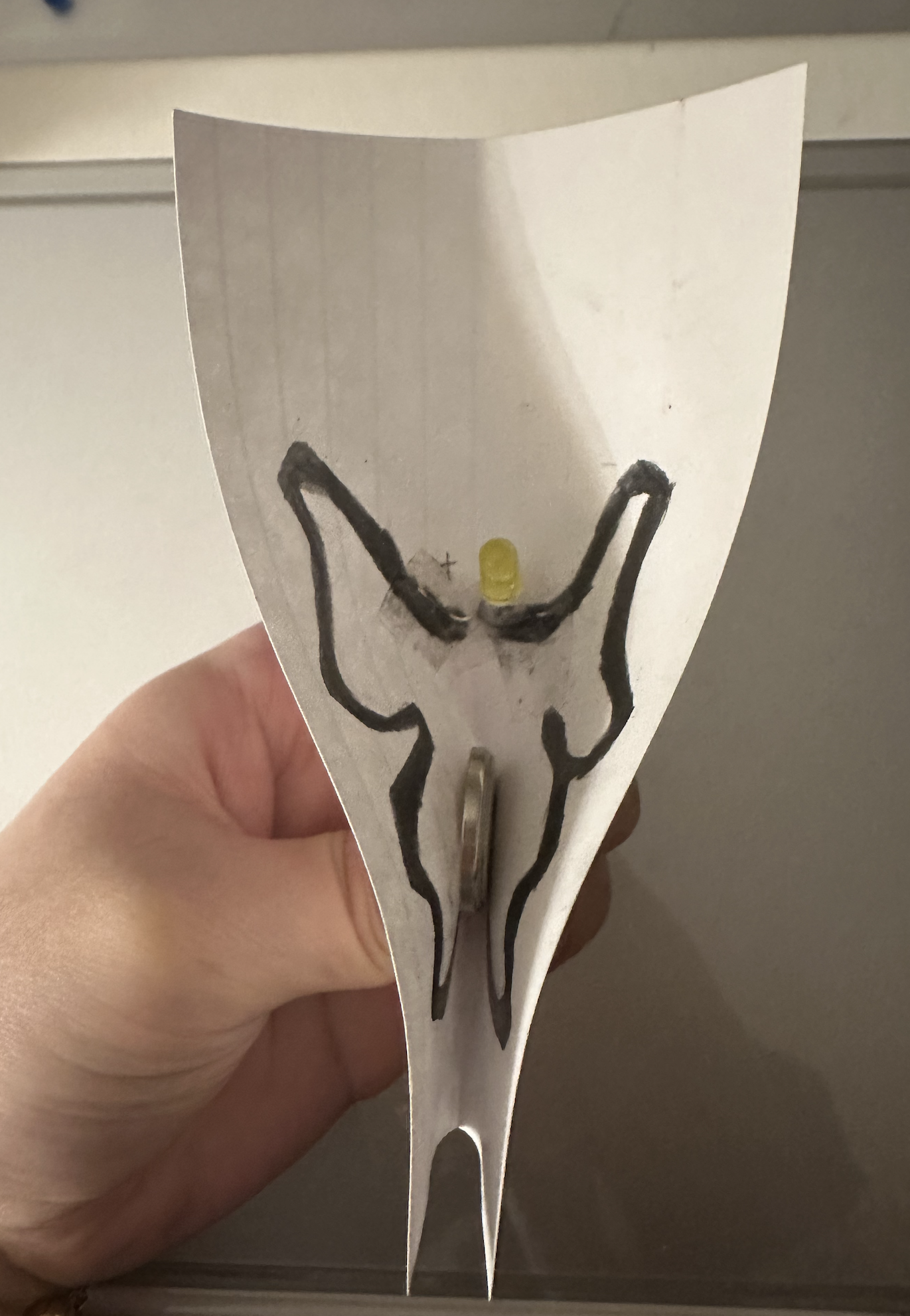 I placed the battery on the connection, but the LED did not light up. I then started to control variables to find out why it was not working.