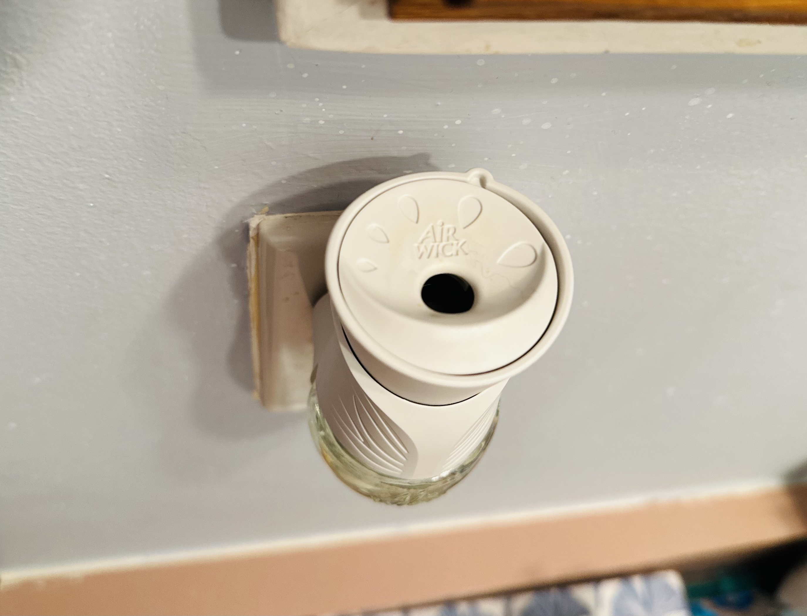 Close-up of the air freshener dial used to adjust scent intensity